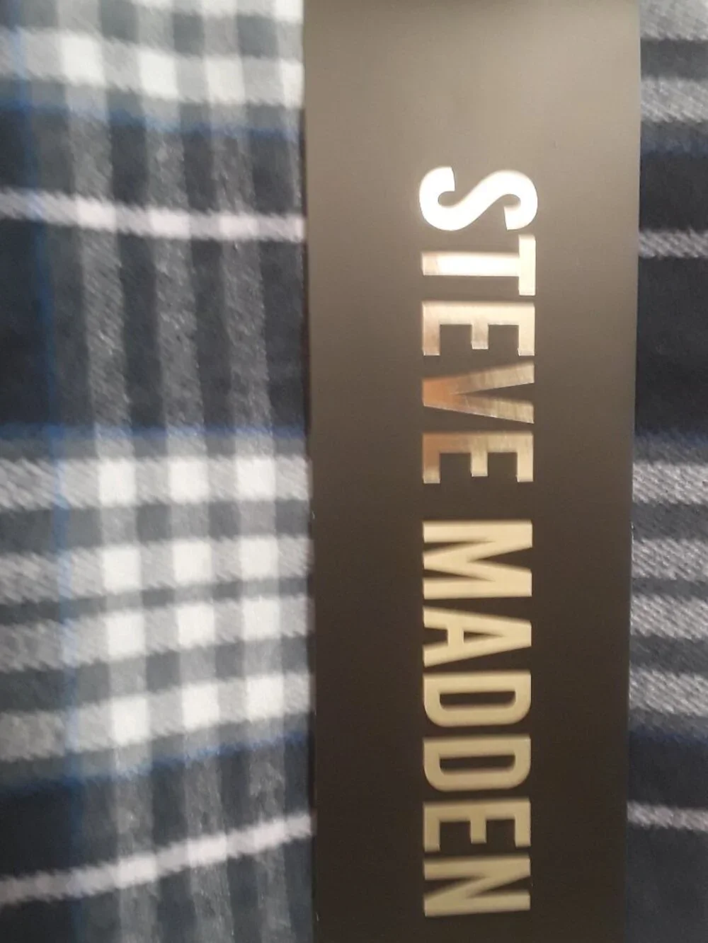 Scarf - Steve Madden Navy Blue & White Plaid Fringe Winter Oversized Wrap NWT ❄️